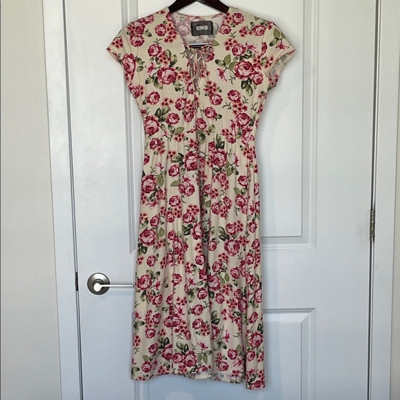 Reformation Dresses & Skirts - Reformation Lace-Up Floral Midi Dress in Cream and Pink